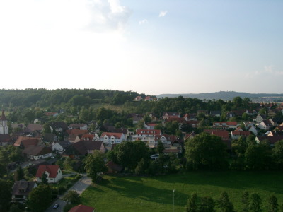Blick auf den Ortskern mit Rathaus